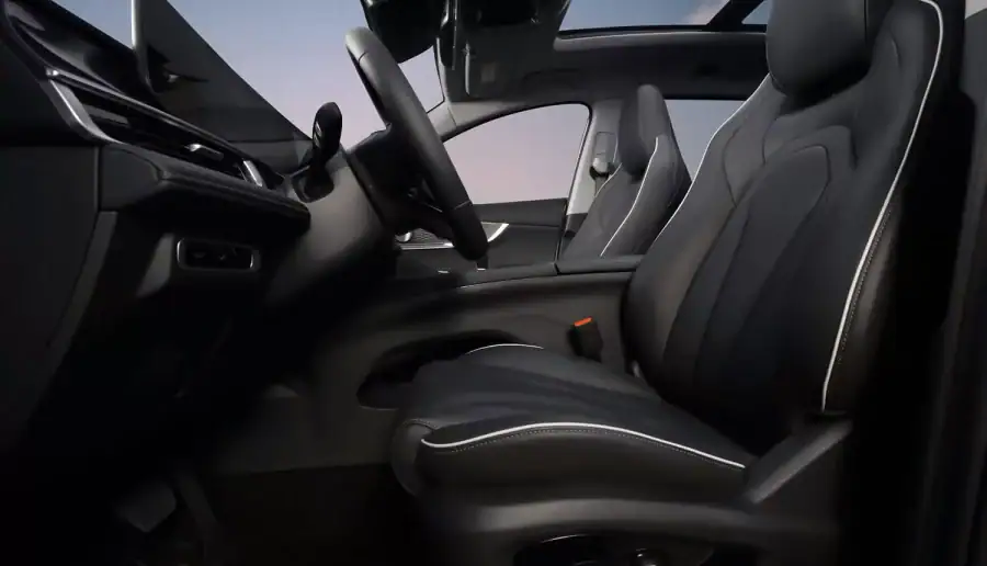 Renting Empresas Ebro S7001.6 TGDI Luxury 7 DCT Gris, Blanco / Negro