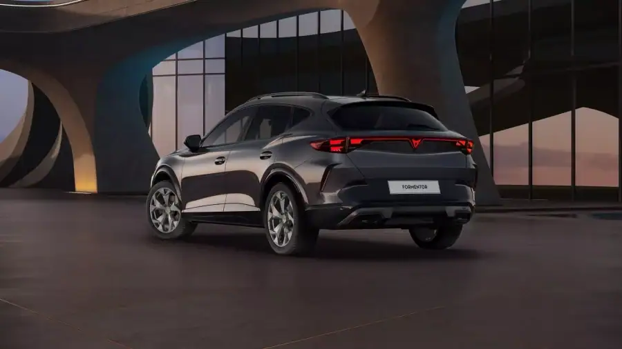 Renting Empresas Cupra Formentor1.5 eTSI 110kW DSG Gris Magnetic (Metalizado), Blanco Nevada (Metalizado) 