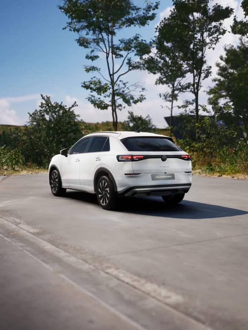 Renting Empresas Volkswagen T-Roc1.5 eTSI 85kW DSG MAS Blanco Punto, Gris Lobo