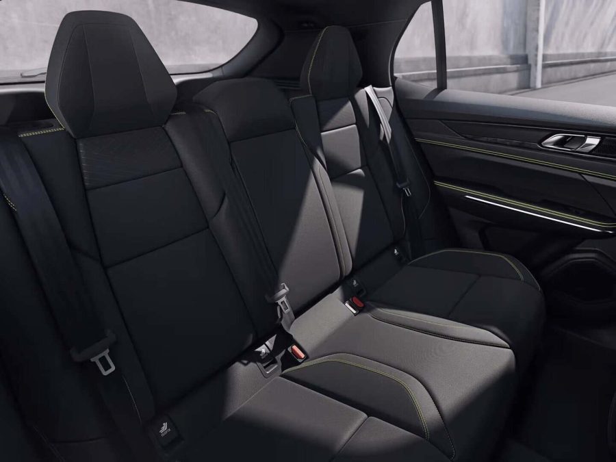 Renting Empresas Lynk & Co 011.5 PHEV Core 206kW Automático Mineral Green