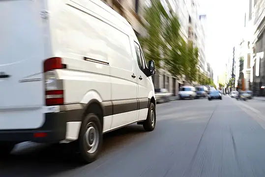 Renting de furgonetas para empresas: la solución para reparto y logística