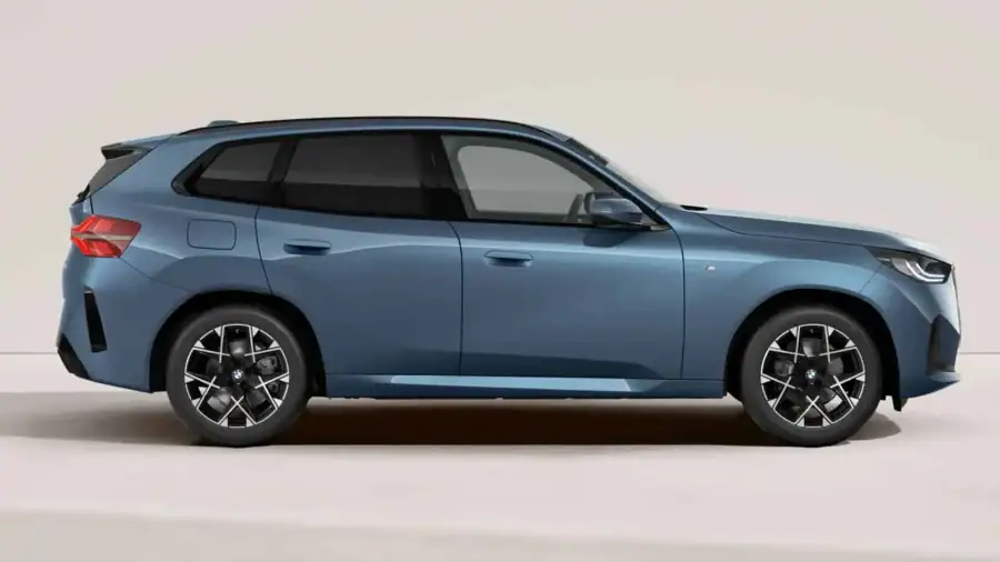 Renting Empresas BMW X320d xDrive M Sport Arctic Race Blue, Black Sapphire