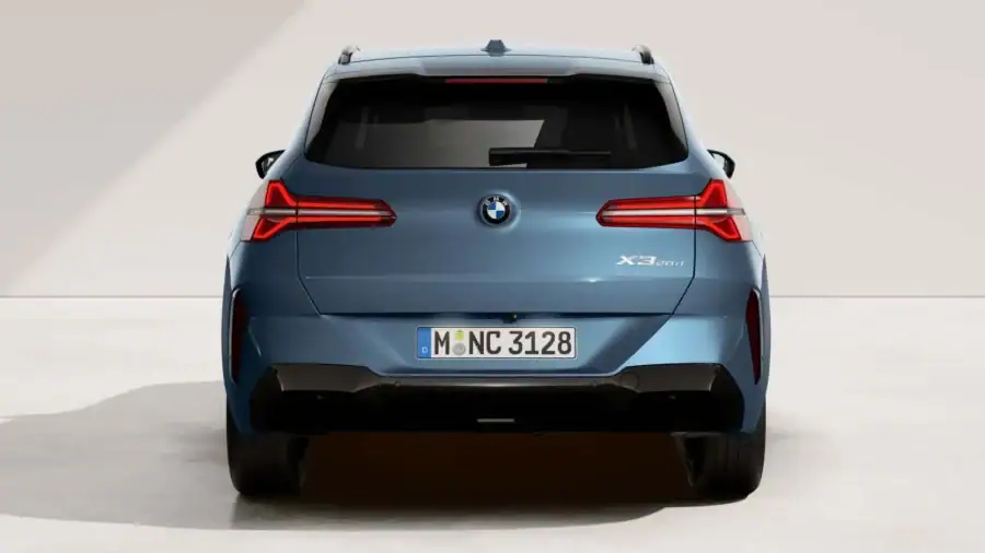 Renting Empresas BMW X320d xDrive M Sport Arctic Race Blue, Black Sapphire