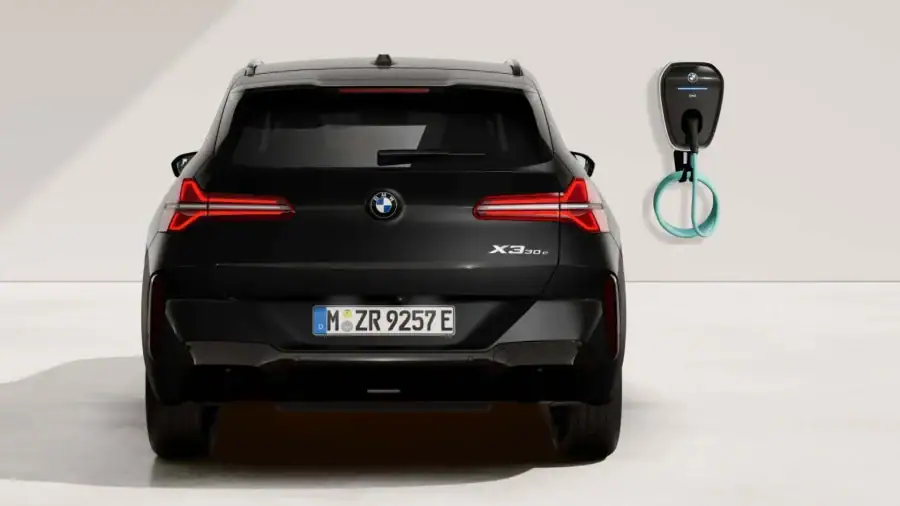 Renting Empresas BMW X330e xDrive M Sport Black Sapphire, Arctic Race Blue