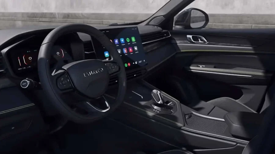 Renting Empresas Lynk & Co 011.5 PHEV Core Mineral Green, Crystal White, Sparking Black