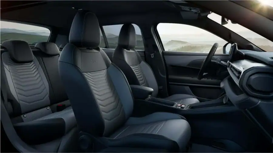 Renting Empresas Jeep Avenger1.2 Ehybrid Altitude Negro Volcano, Gris Storm